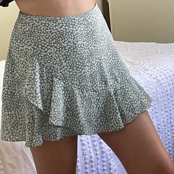 Mooloola Dresses & Skirts - Green + White Mooloola Skort🥥 Size - AU 10
